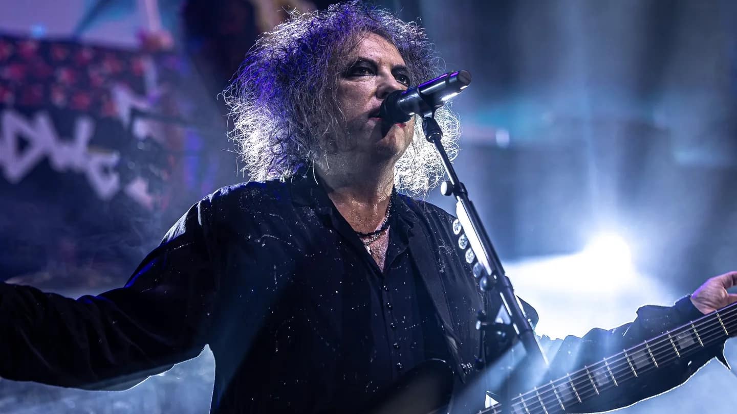 Robert Smith, do The Cure, será homenageado em premiação por combater práticas injustas na venda de ingressos